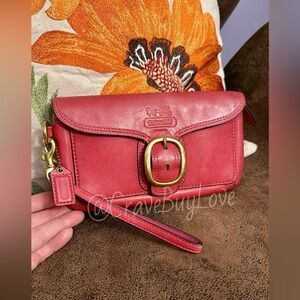COACH BLEECKER BURNISHED LEATHER FUSCIA BUCKLE CLUTCH WRISTLET WITH HANGTAG VGUC